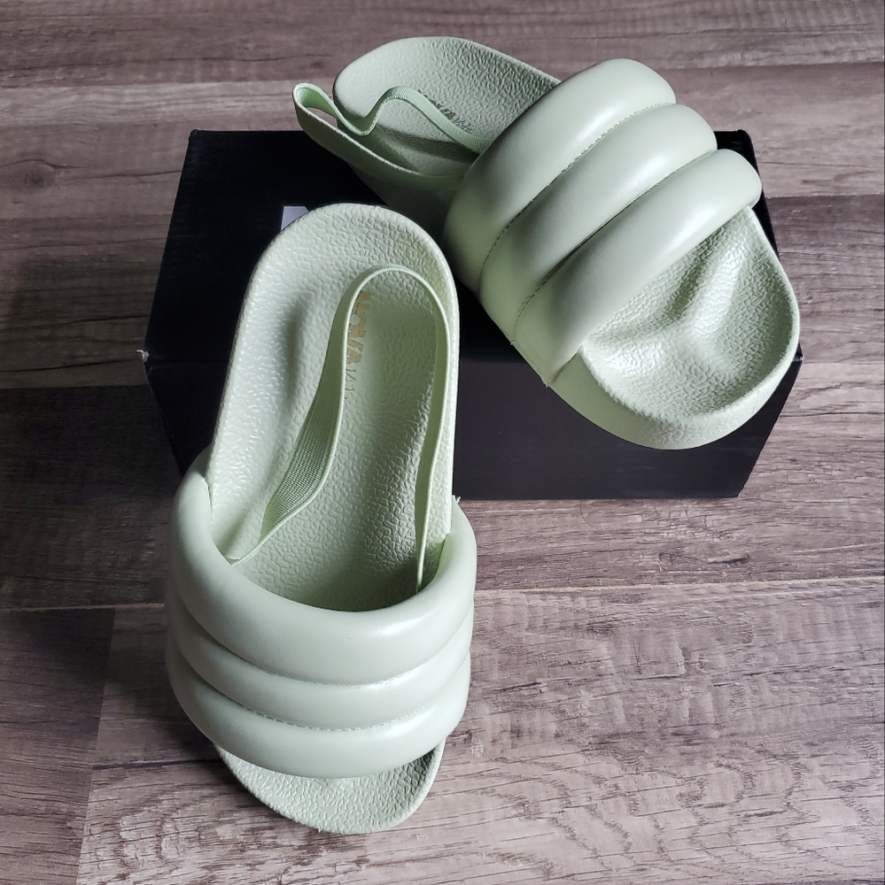 Fashion Nova Girls Sandals - Picture 3 of 11